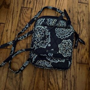Vera Bradley Blue bandana crossbody
Look at pictures little warn,used condition.